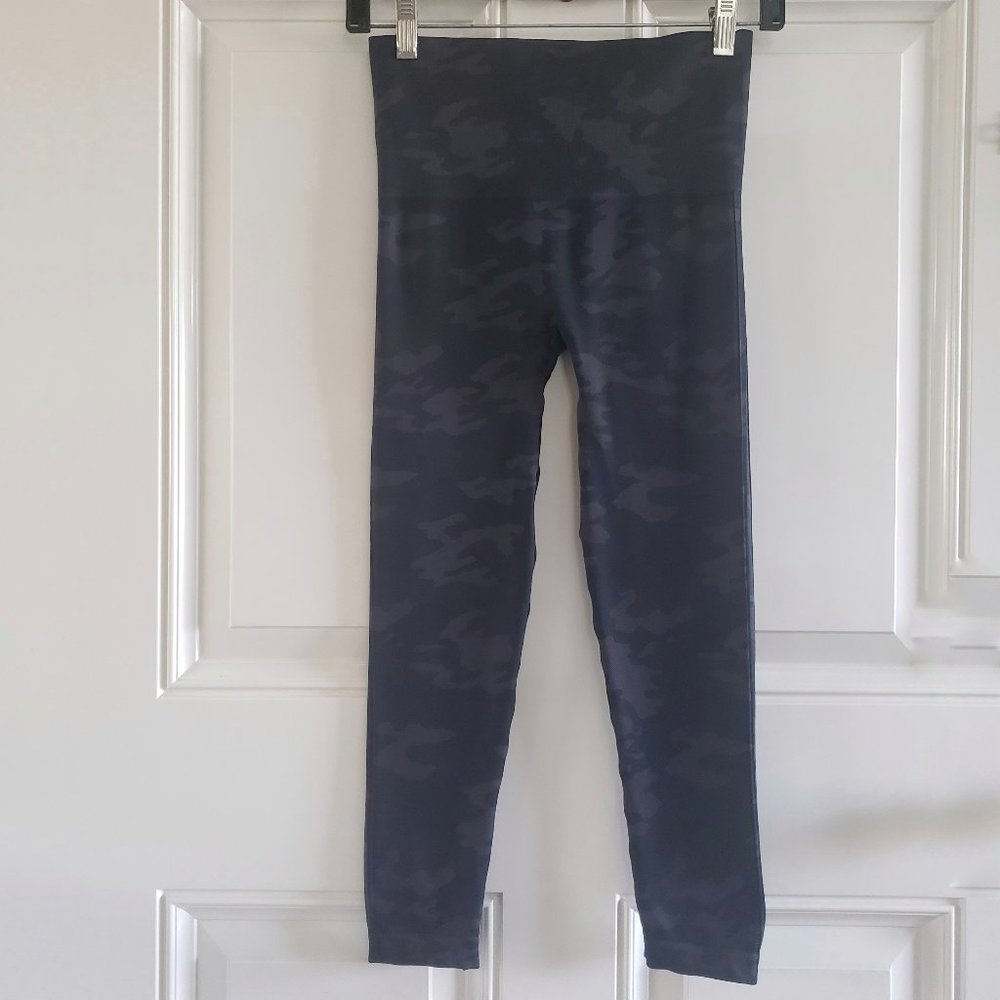 SPANX High Rise Seamless Camo Ankle Length Leggings SZ M
